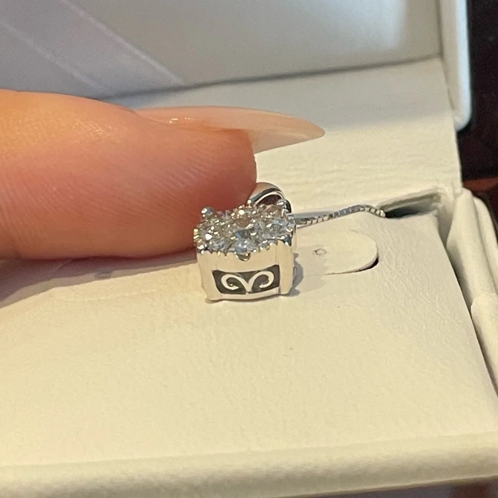 White Gold 14k Diamond Pendant Necklace - Picture 5 of 10